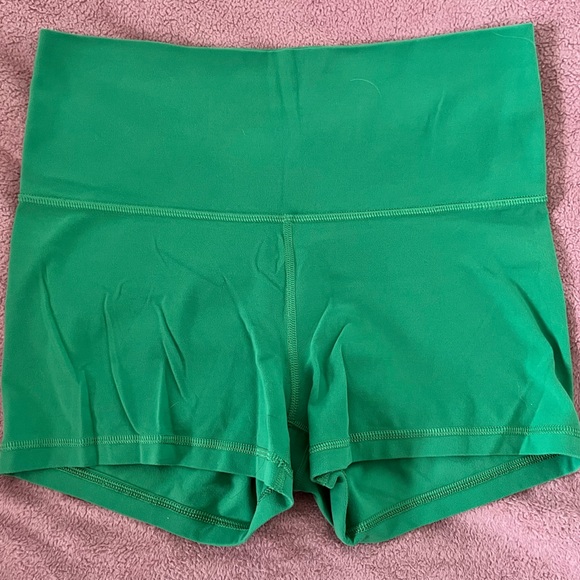 ARITZIA- Butter Cheeky Hi-Rise 3 inch Shorts - Picture 4 of 7